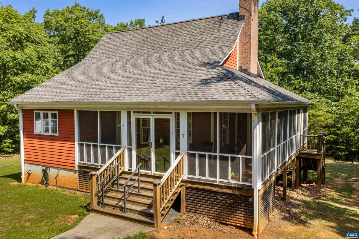 363 Bridgeport Rd, Scottsville, VA 24590 - #1