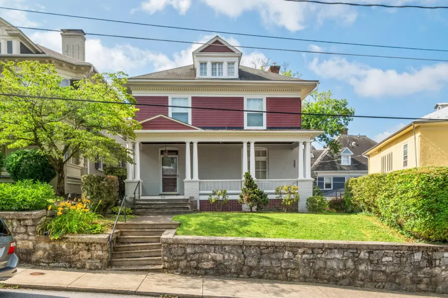 308 Vine St, Staunton, VA 24401 - #2