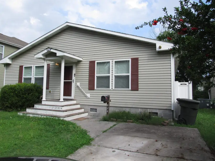 624 Augusta St, Hampton, VA 23669 - #3