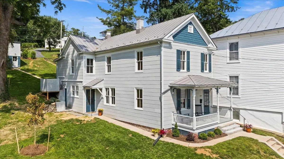 939 & 941 W Beverley St, Staunton, VA 24401 - #1