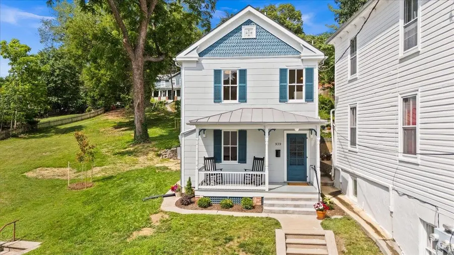 939 & 941 W Beverley St, Staunton, VA 24401 - #2