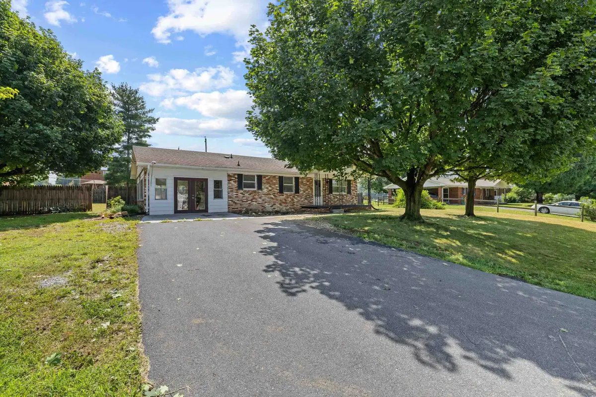 903 6th St, Elkton, VA 22827 - #1