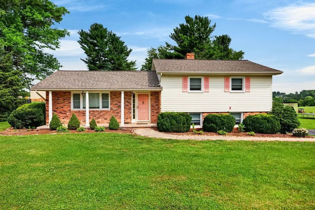 960 Cattle Scales Rd, Waynesboro, VA 22980 - #1
