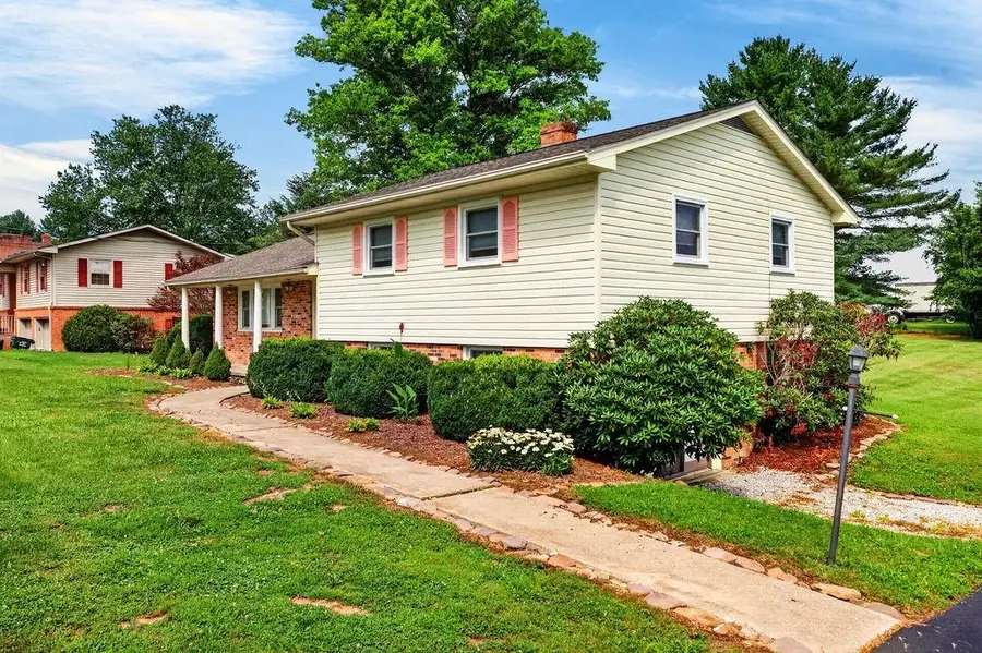 960 Cattle Scales Rd, Waynesboro, VA 22980 - #3