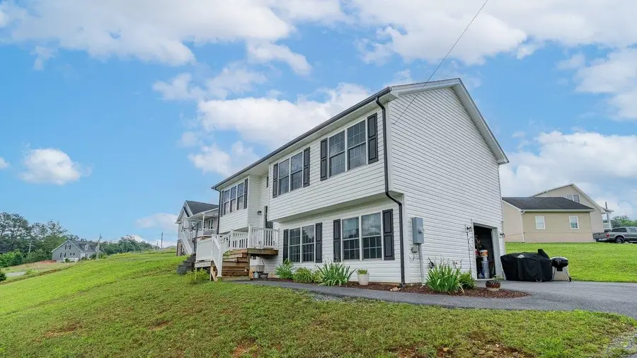 235 Locustdale Loop, Shenandoah, VA 22849 - #2