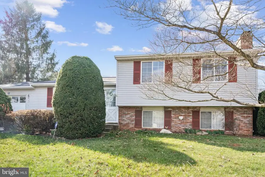 6439 Lancaster Dr, Warrenton, VA 20187 - #2