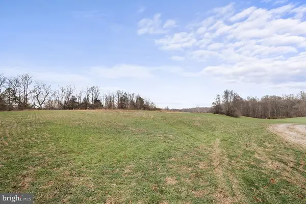 7389 Leeds Manor Rd, MARSHALL, VA 20115