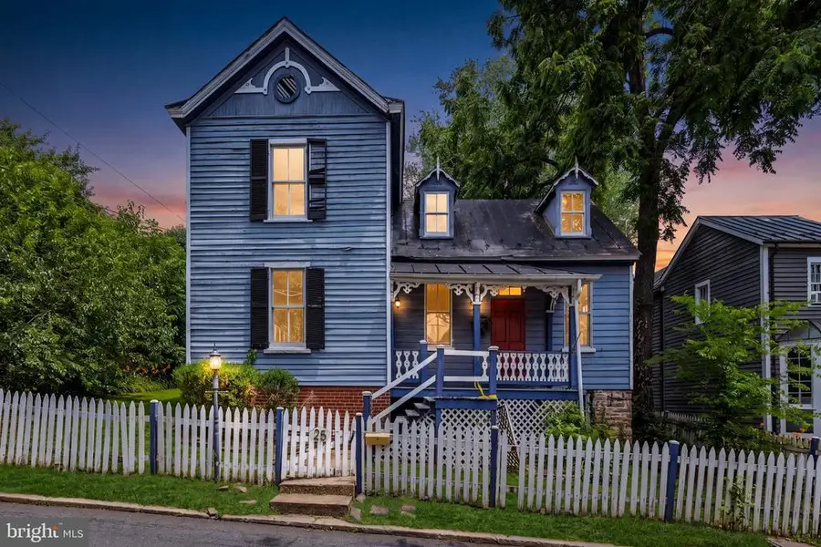 25 N 6th St, Warrenton, VA 20186 - #2