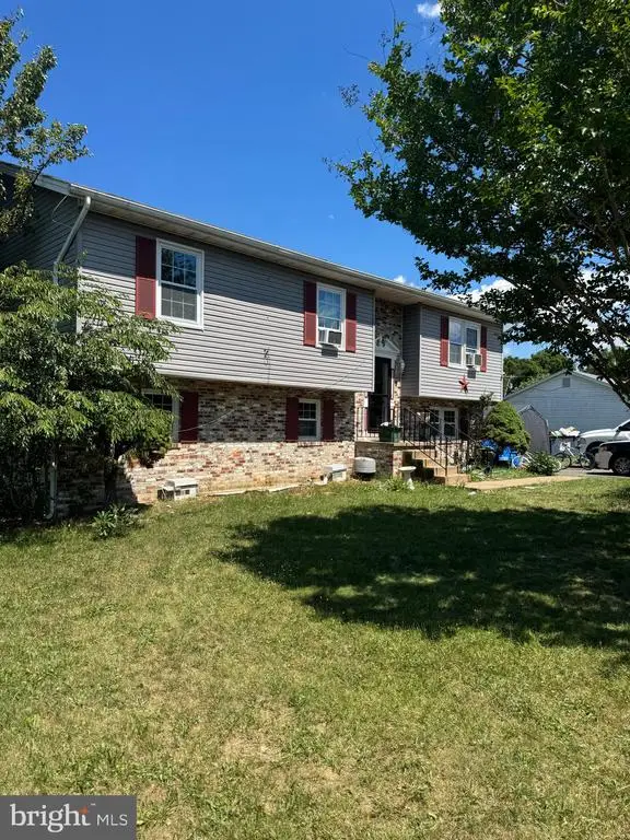 12235 Cedarwood Dr, Remington, VA 22734 - #1