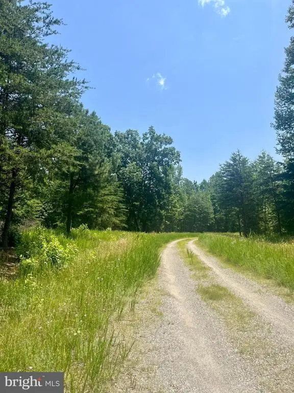 Kimberly Ct, BUMPASS, VA 23024