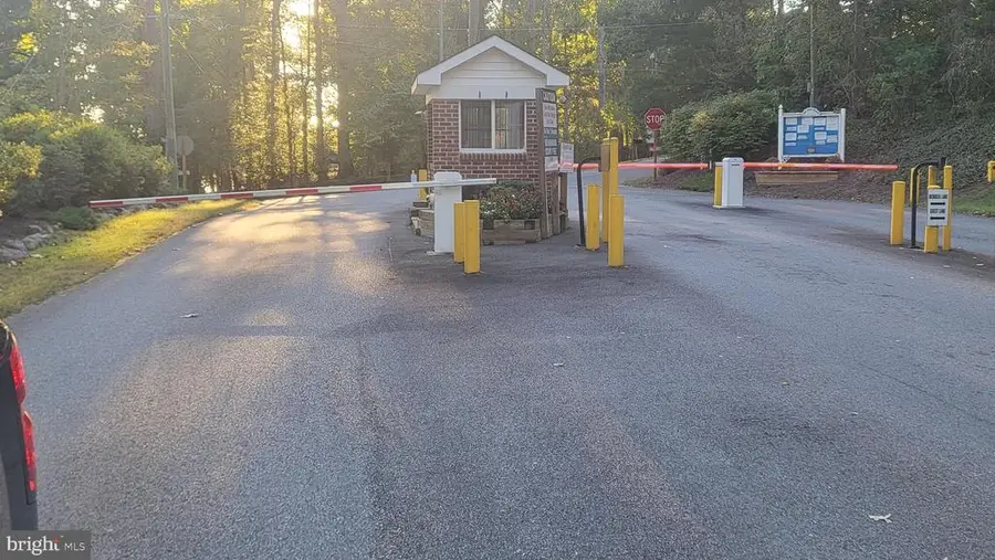 835 North Lake Shore Dr, Louisa, VA 23093 - #3