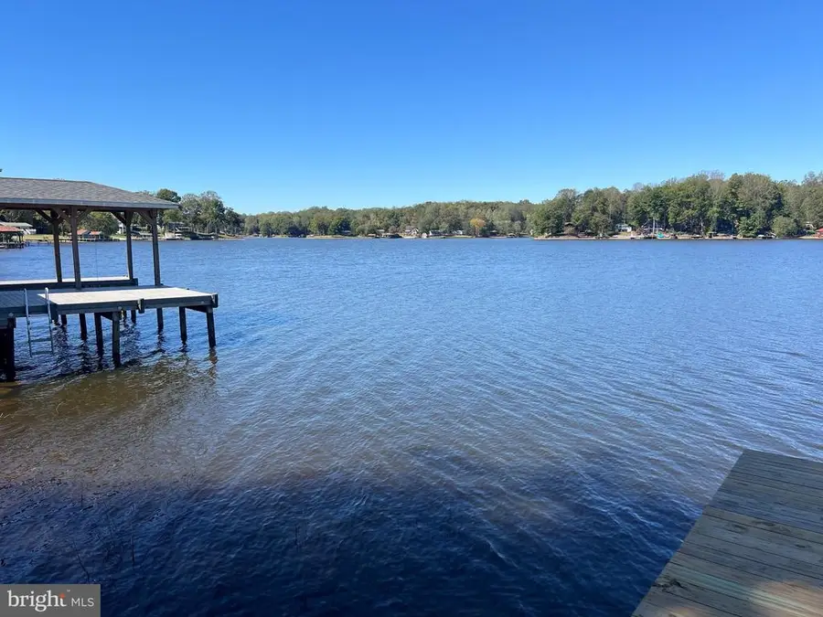 1134 S Lakeshore Dr, Louisa, VA 23093 - #2