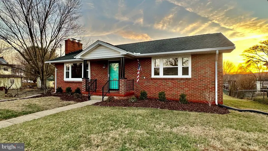 201 Woodland Ave, Luray, VA 22835 - #1