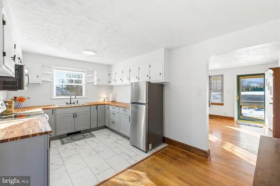 296 W Main St, Stanley, VA 22851 - #3