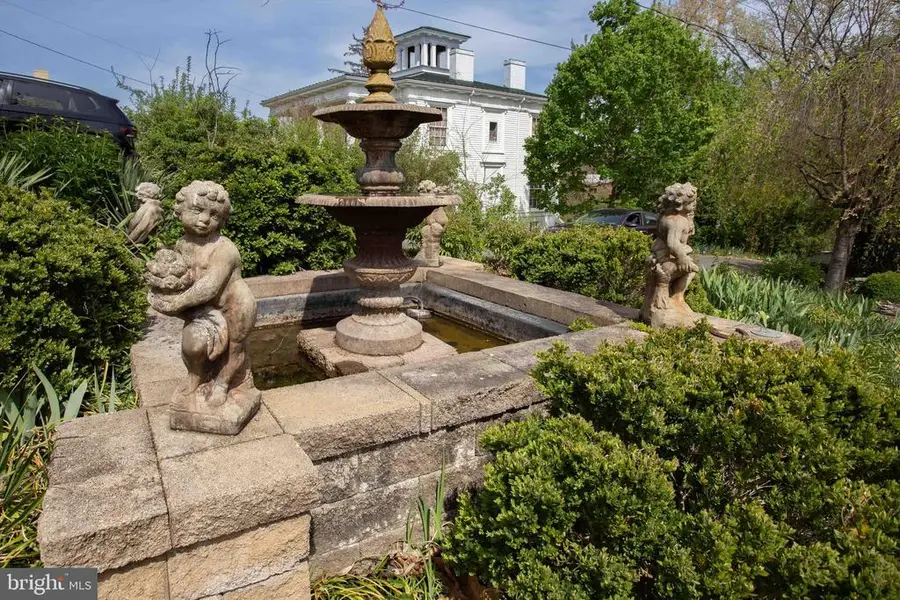 147 S Court St, Luray, VA 22835 - #3