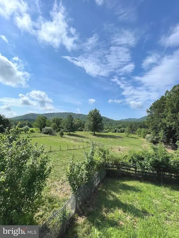 13782 Crest Hill Rd, Flint Hill, VA 22637 - #2