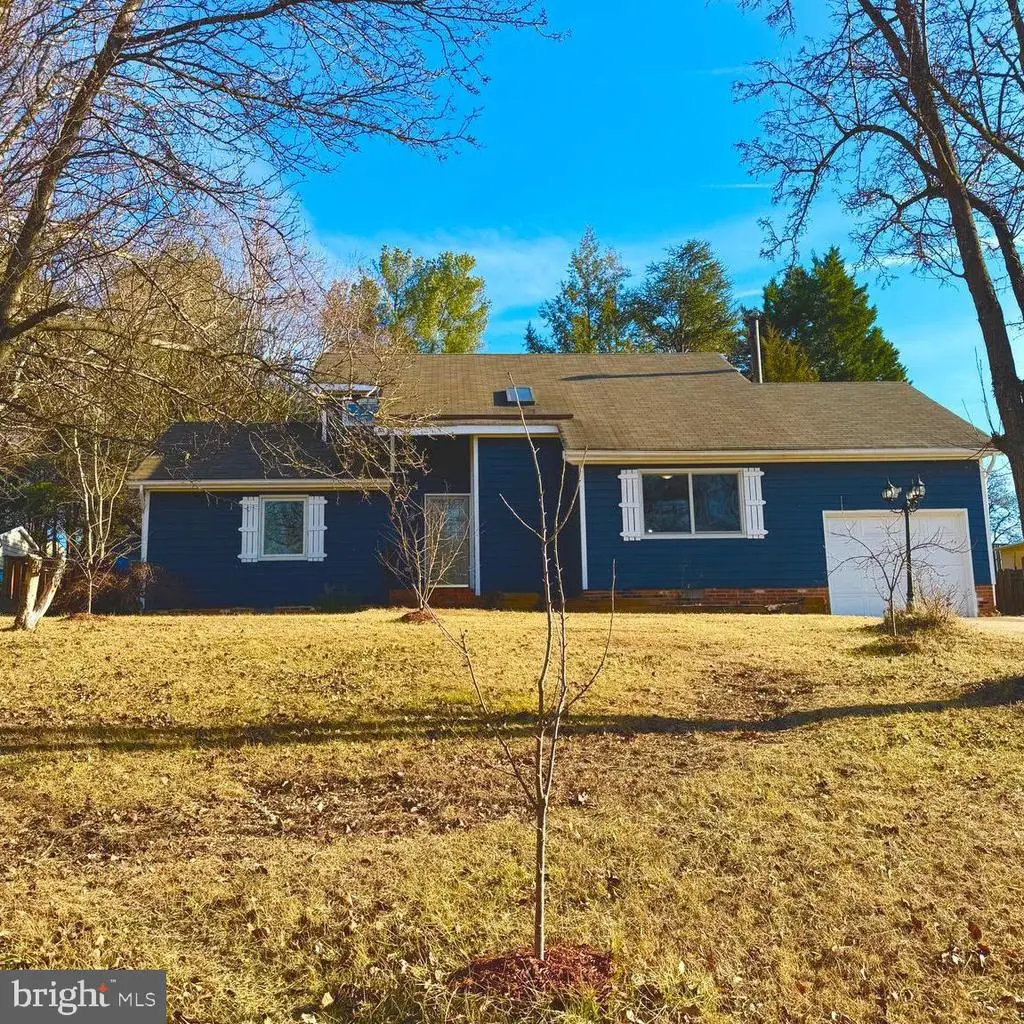 11719 Gordon Rd, Fredericksburg, VA 22407 - Image #1