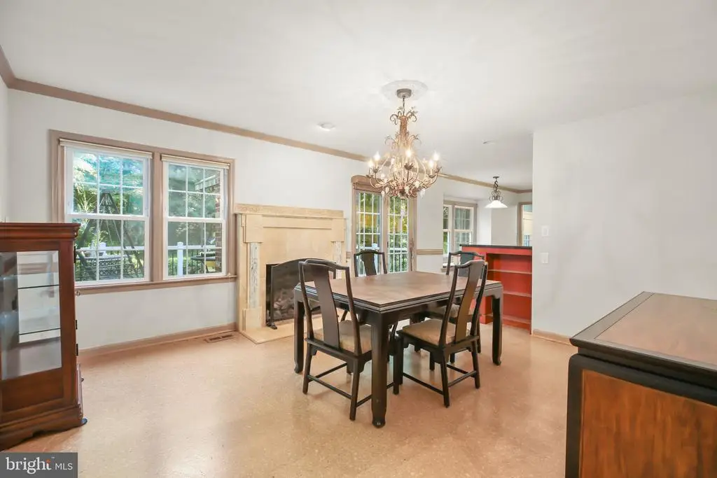 107 Valley View Rd, Fredericksburg, VA 22407 - #1