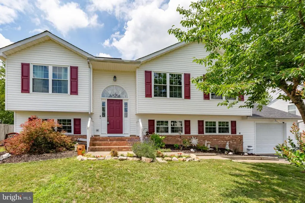 12215 Stonehenge Dr, Fredericksburg, VA 22407 - #1