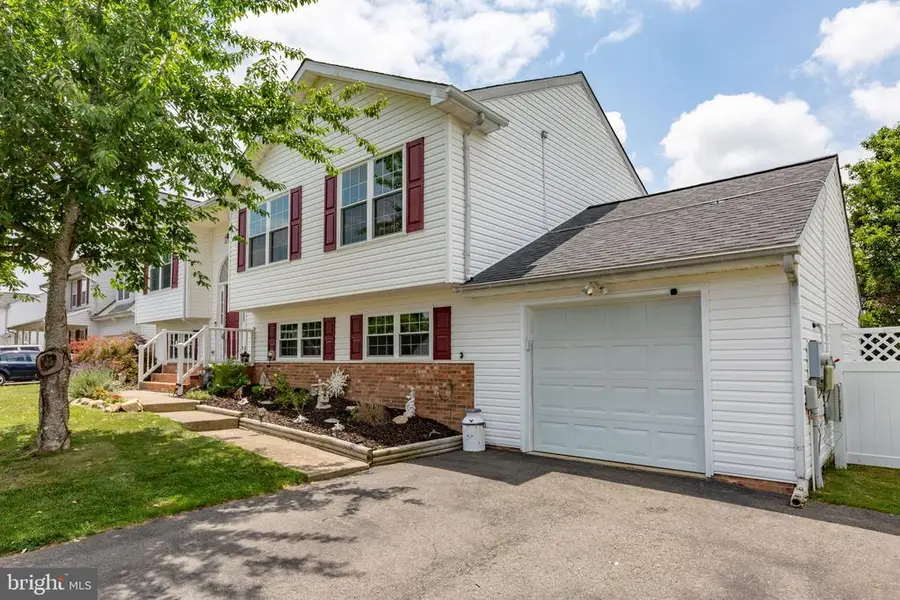 12215 Stonehenge Dr, Fredericksburg, VA 22407 - #3