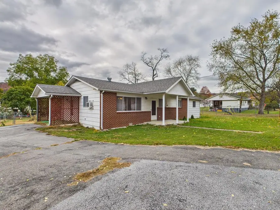 27 NORTH SYCAMORE STREET, Peterstown, WV 24963 - Image #2