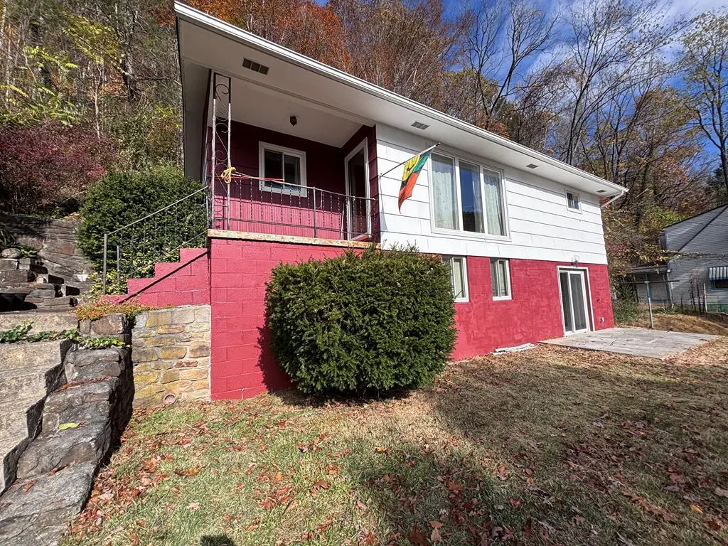 404 Fairview St, Mullens, WV 25882 - Image #1