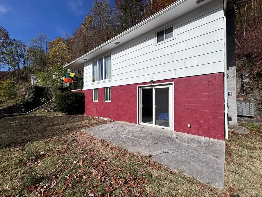 404 Fairview St, Mullens, WV 25882 - Image #2