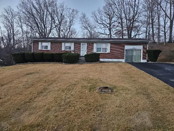 215 Mountain View W, BLUEFIELD, VA 24605