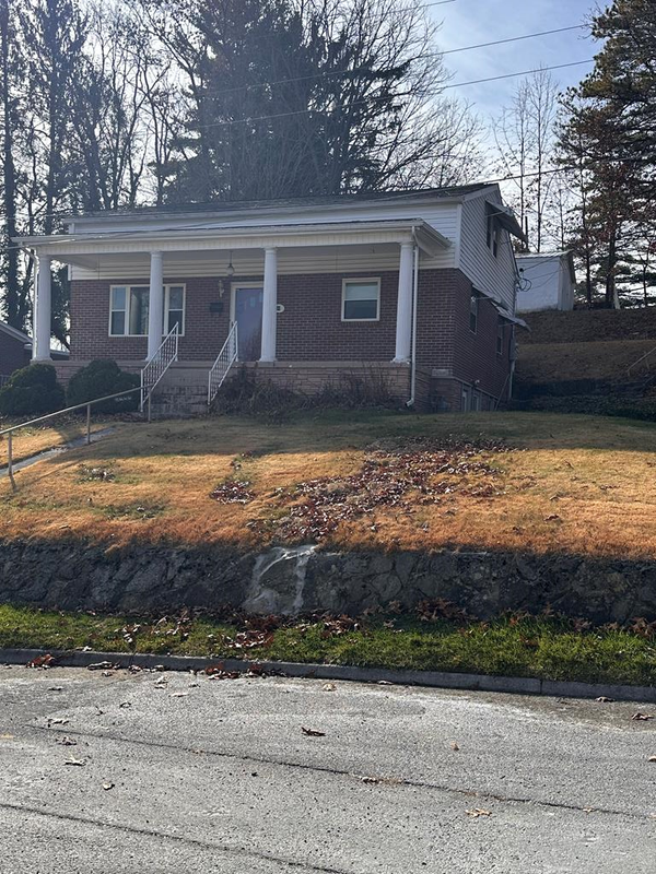 911 Hale Ave, PRINCETON, WV 24740
