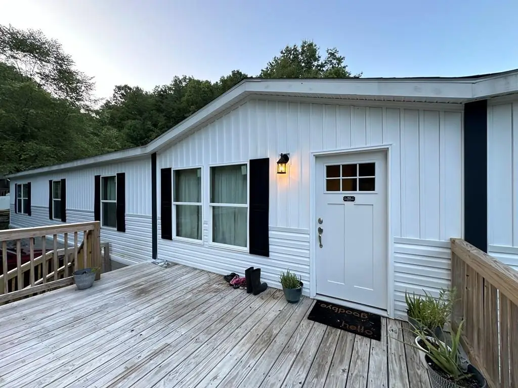 116 Atomic Court, Bluefield, WV 24701 - Image #1