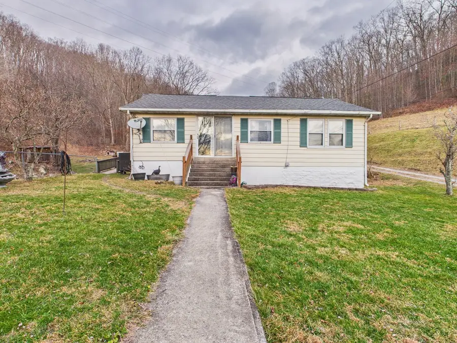 643 Nora Road, Bluefield, WV 24701 - Image #2