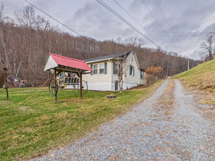 643 Nora Road, Bluefield, WV 24701 - Image #3