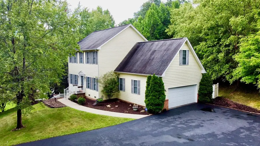 18 Chanticlear Road, Bluefield, WV 24701 - Image #2