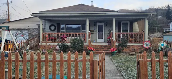 105 Miller Ave, HINTON, WV 25951