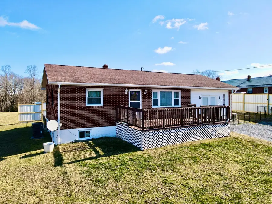 140 Parkview Terrace, Athens, WV 24712 - Image #3