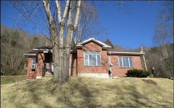 446 Edgewood Ave, WELCH, WV 24801