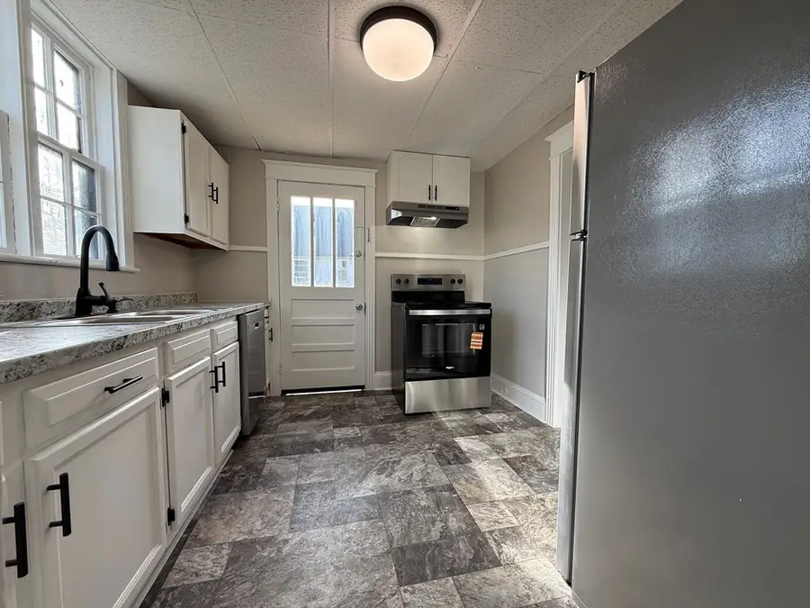 240 Mountain View Ave, Bluefield, WV 24701 - Image #2