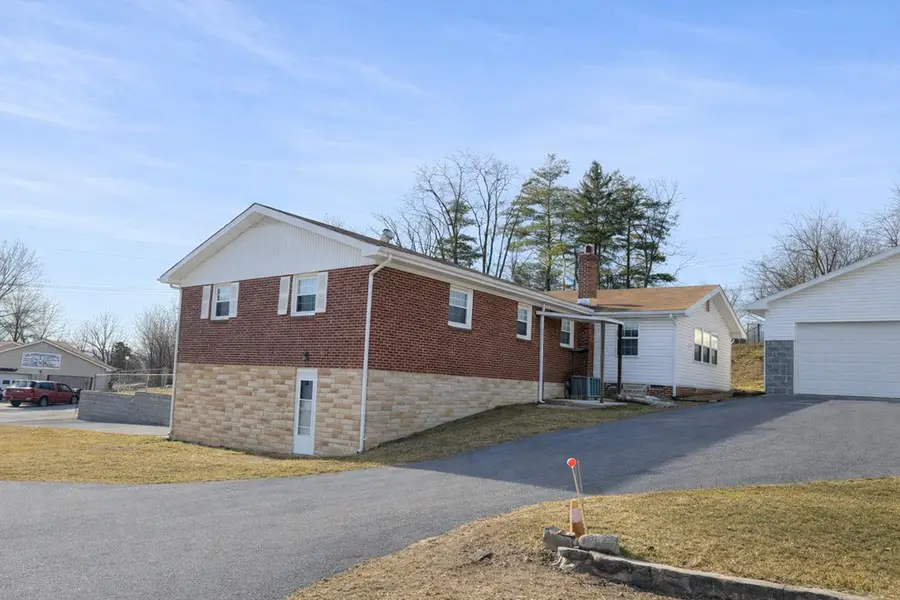 206 Tango Dr, Princeton, WV 24740 - #2