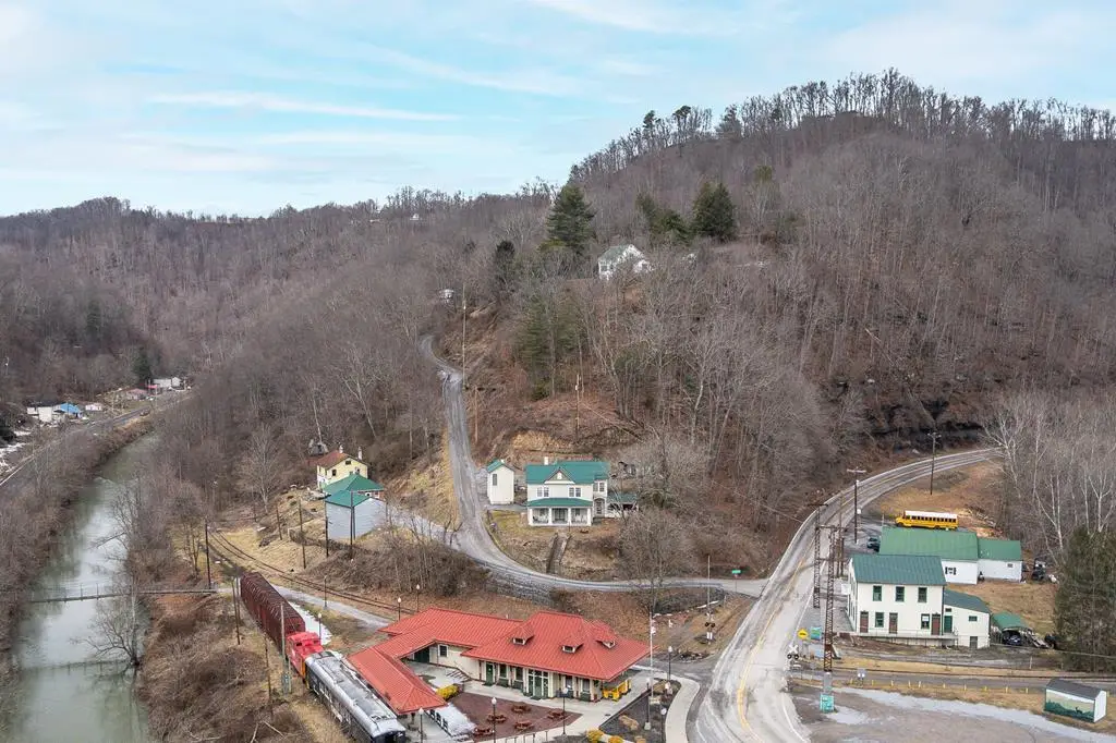 124 Bramwell Hill Rd, Bramwell, WV 24715 - #1