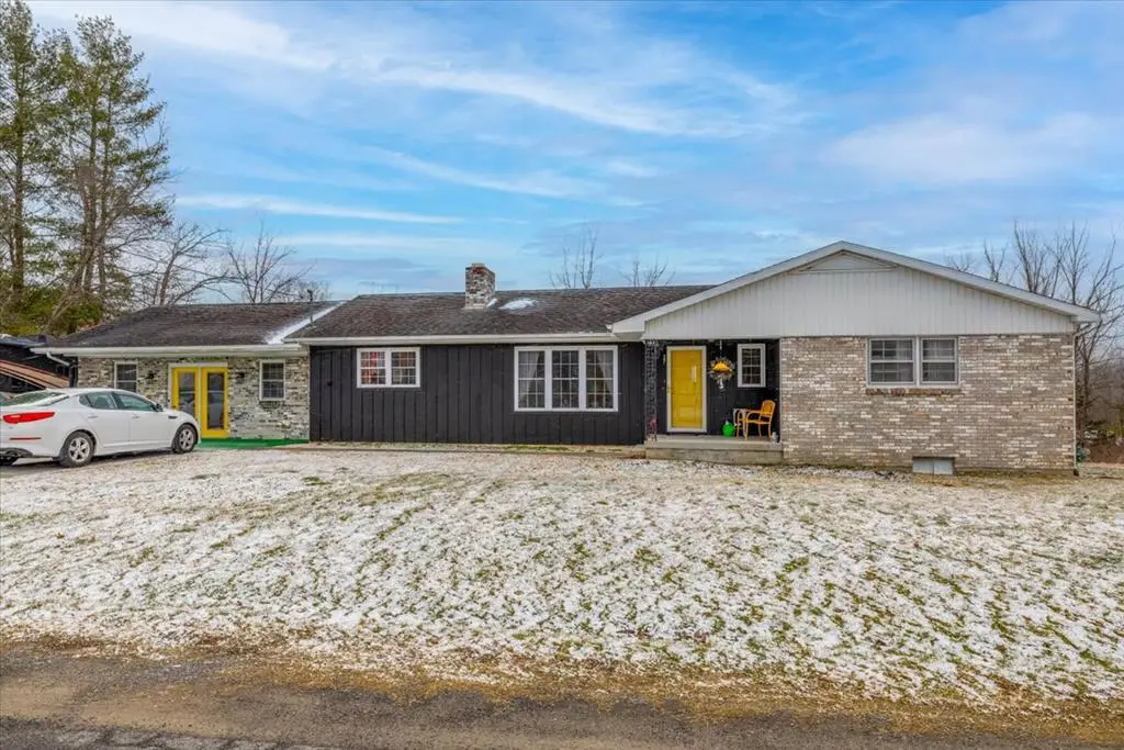 27 Royal St, Peterstown, WV 24963 - #1