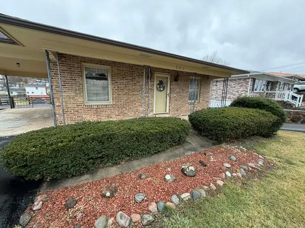 205 East Drive, PRINCETON, WV 24740