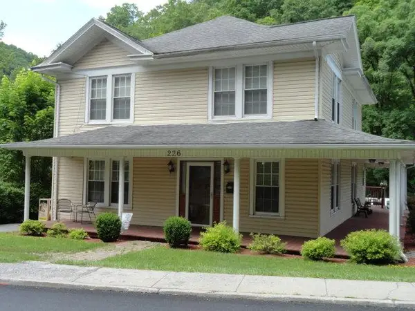 226 South College Ave., BLUEFIELD, VA 24605-1707