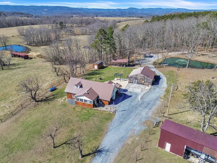 4209 Bozoo Rd, Peterstown, WV 24963 - #2