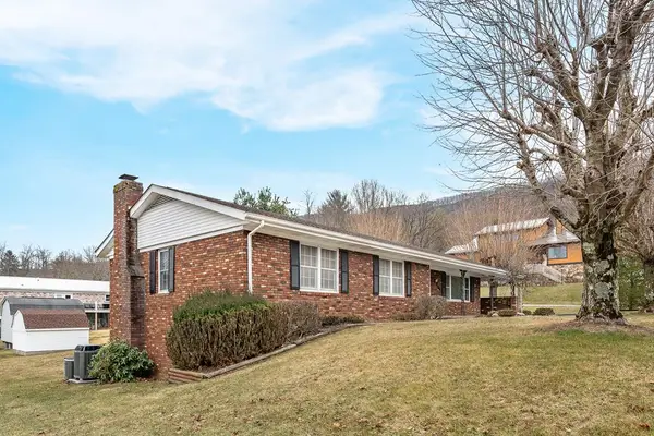 621 Robin St, BLUEFIELD, VA 24605