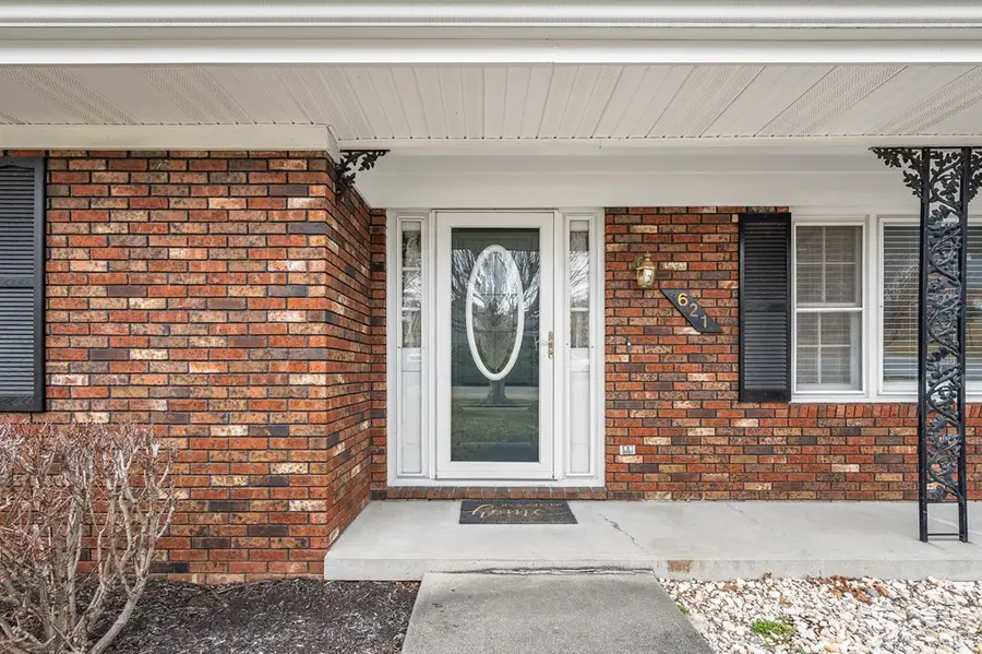 621 Robin St, Bluefield, VA 24605 - #3