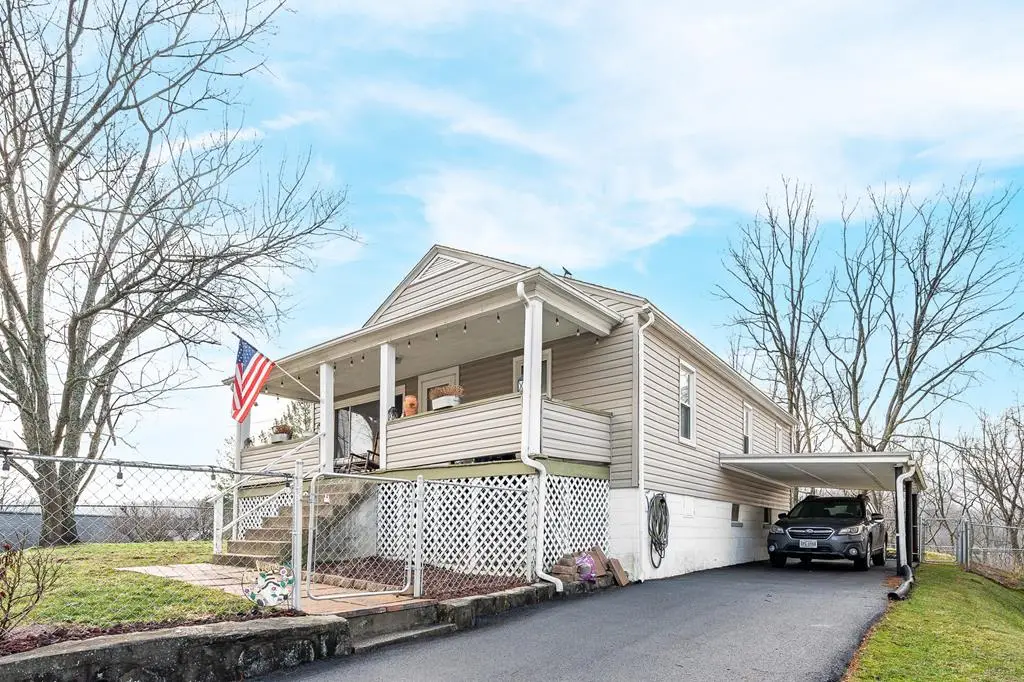 111 Olney Ave, Bluefield, VA 24605 - #1