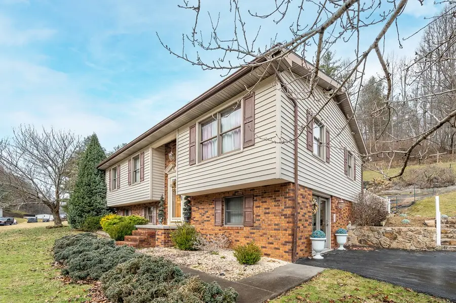 182 Kade Hollow Rd, Bluefield, WV 24701 - #3