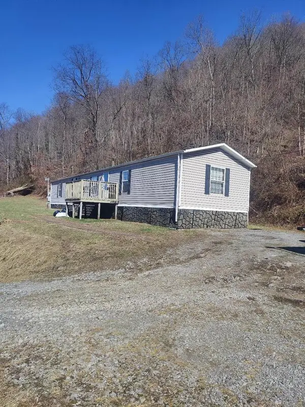 91 Craighead Hill Road, LANDGRAFF, WV 24829