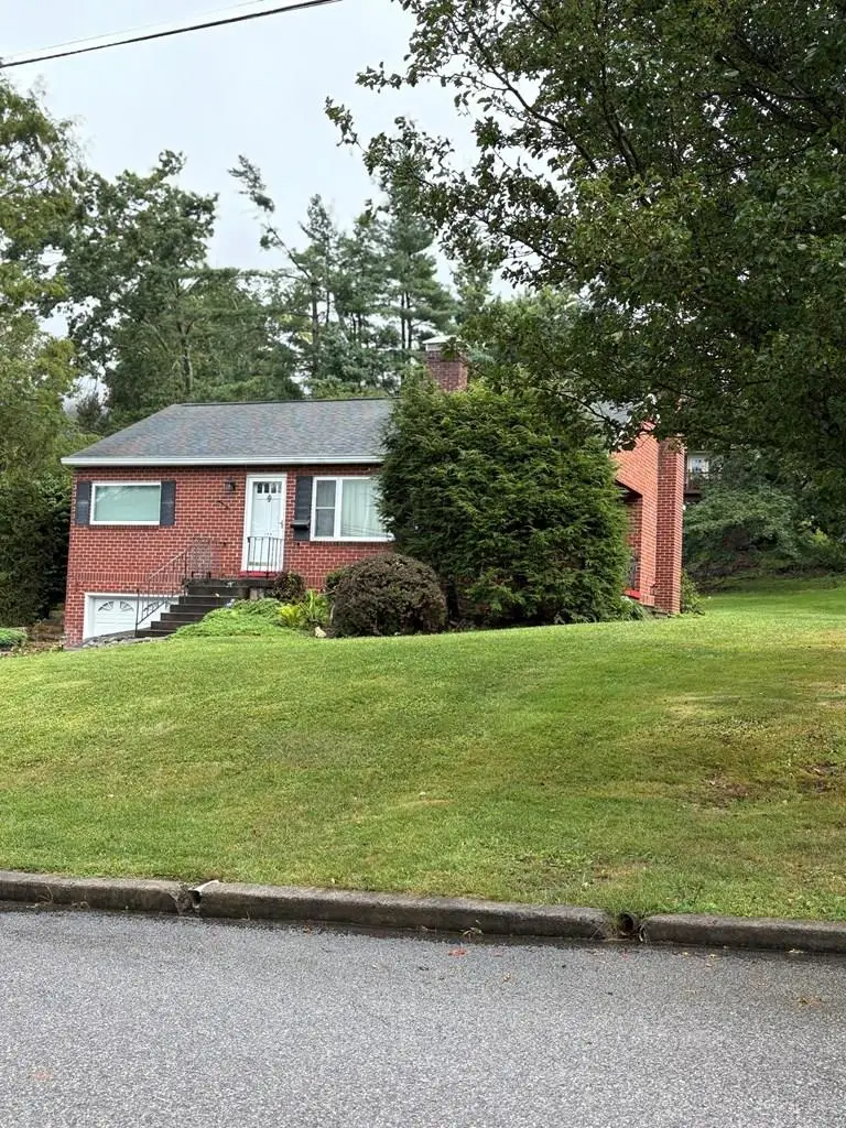 120 Springdale Ave, Bluefield, WV 24701 - #1