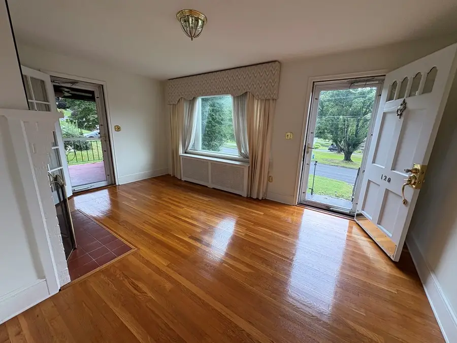 120 Springdale Ave, Bluefield, WV 24701 - #3